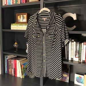 Size 1X Roz & Ali Short sleeved top